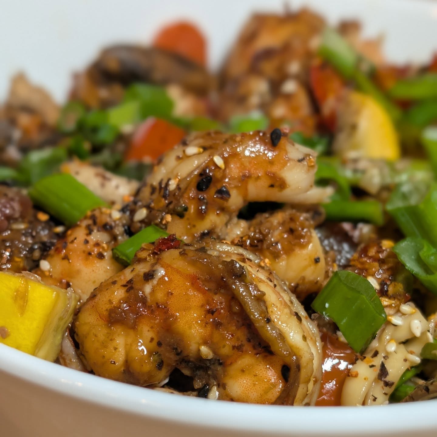 Chicken and shrimp stir fry with noodles. Onions, asparagus, broccoli, squash, carrots and bell pepper stir fried and tossed in a bit of soy sauce, @trybachans and @spiceology togarashi seasoning. Some cubed rotisserie chicken breast was tossed in as well. Cooked separately some shrimp seasoned in togarashi. In another pot some spicy noodles. Everything gets tossed together and topped with chili crisp and green onions. #stirfry